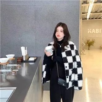 Cardigã xadrez de pelúcia